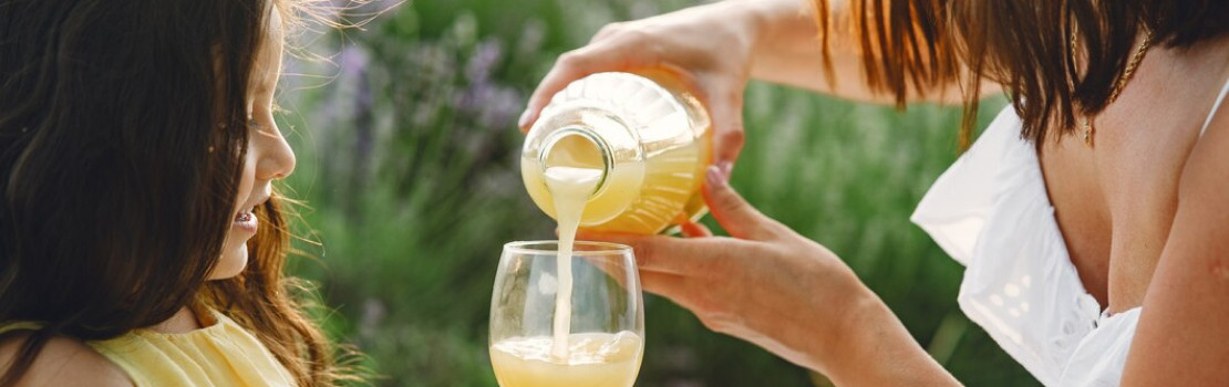 Farebný výber zdravých smoothie a nápojov na chudnutie – podpora metabolizmu a zníženie hmotnosti prirodzenou cestou