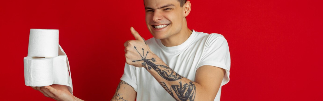 Šálka harmančekového čaju a balenie Zerex Probio ako domáca pomoc pri hnačke