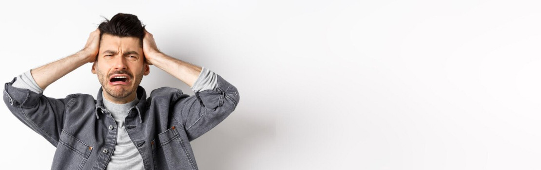 Upokojený človek v prírode, symbolizujúci zvládanie úzkosti a psychickú pohodu