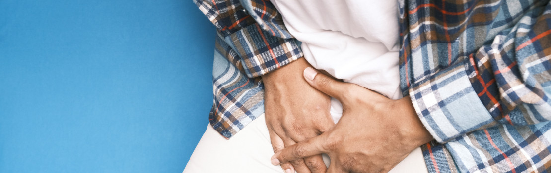 Urológ počas vyšetrenia prostaty v ordinácii Urológie Strečnianska