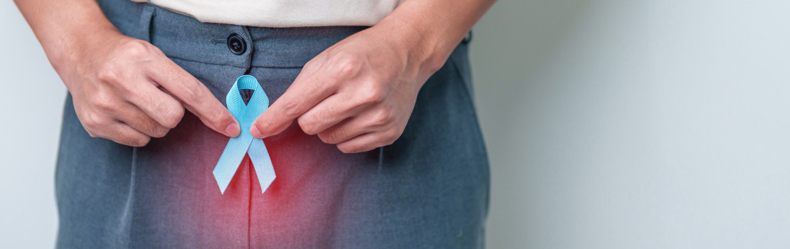 Urológ s pacientom pri konzultácii o liečbe rakoviny prostaty