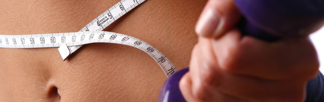 Šťastná žena po schudnutí vďaka zdravému životnému štýlu a doplnku Zerex Losing Weight