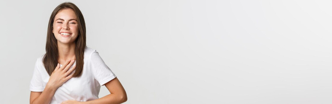 Žena premýšľajúca o intímnom živote – symbol nízkeho libida a jeho riešení