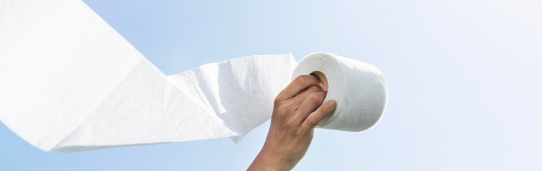 Ilustrácia ženy trpiacej tráviacimi ťažkosťami spôsobenými stresom.