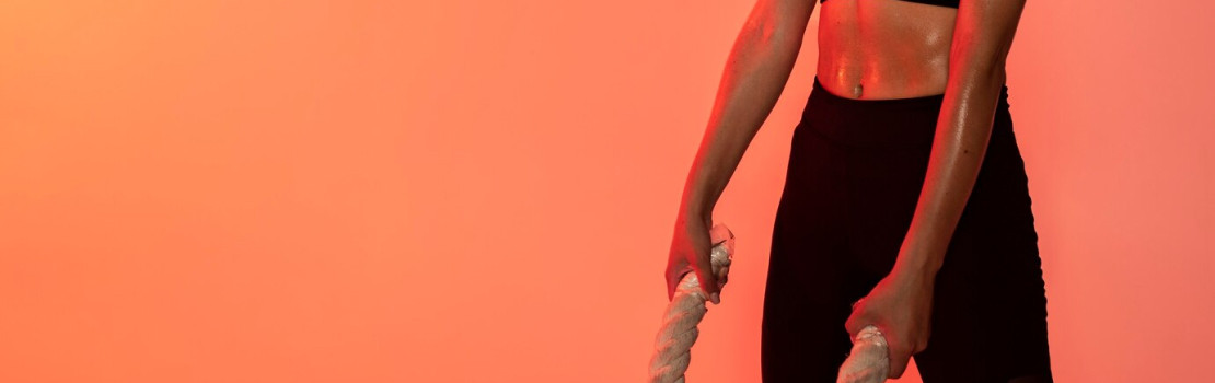 Zdravý tanier jedla a mobil s aplikáciou Schudni s DaVe