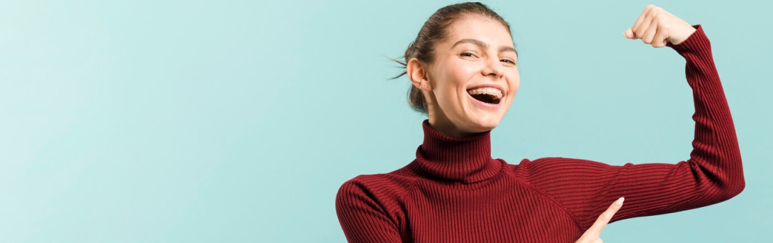 Sušená sibírska čaga a doplnok Zerex Chaga Extrakt v kapsuliach.