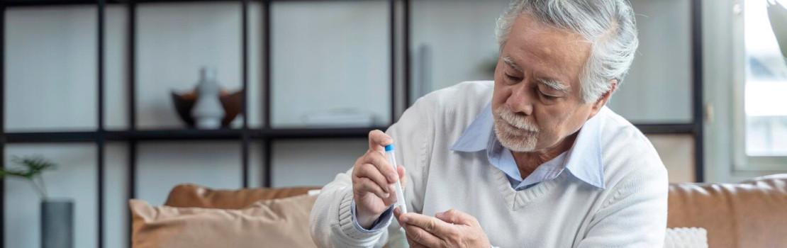 Ilustrácia rizík cukrovky a produkt Zerex Dialexin Balance s rastlinou Gymnema.