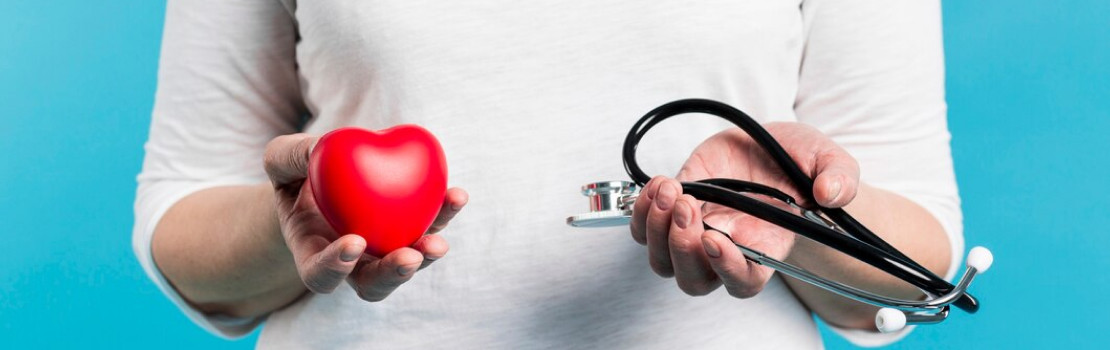 Infografika zobrazujúca účinky zlého cholesterolu na srdce a cievy