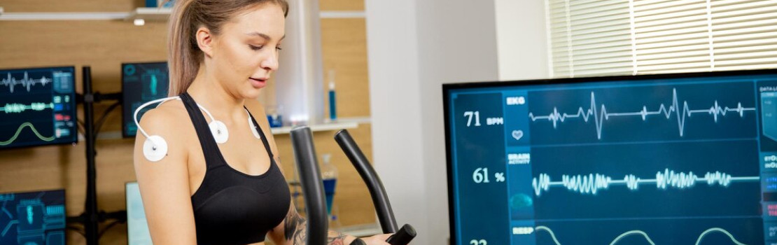 Ilustrácia upchatých ciev v dôsledku vysokého cholesterolu