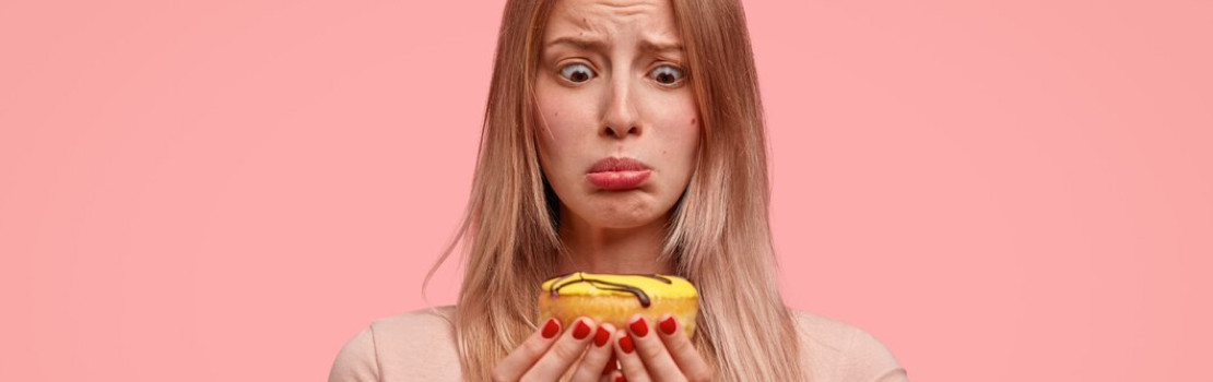 Grafické znázornenie vysokého cholesterolu a prírodného riešenia pomocou Zerex Optichol Balance.