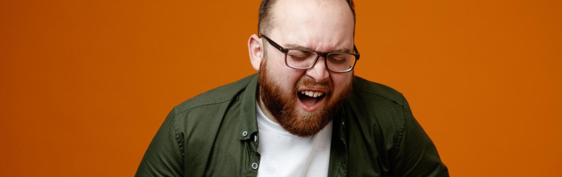 Zónové znázornenie bolesti pod rebrami v strede – oblasť epigastria a tráviace orgány