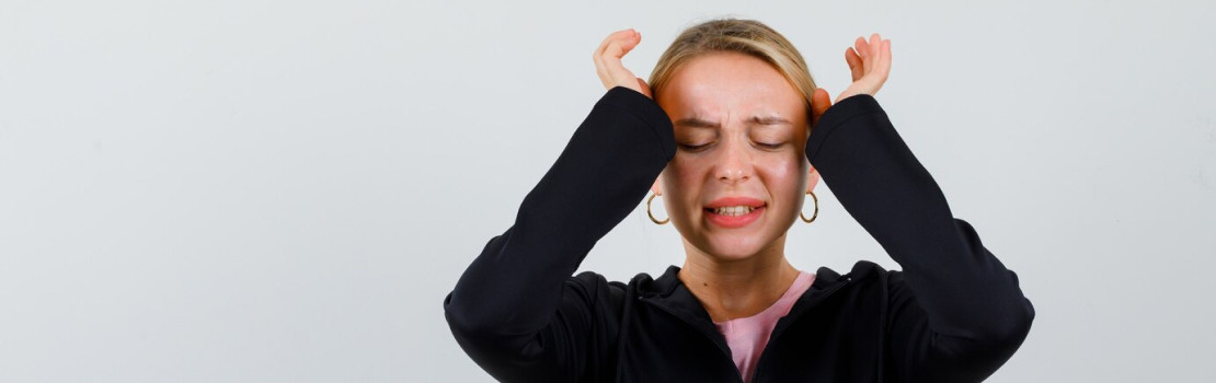 Zápal v tele – ilustrovaný prejav začervenania a opuchu ako reakcia imunitného systému