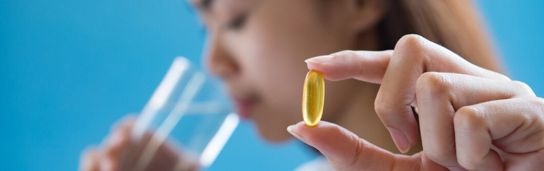 Grafické znázornenie účinkov liekov a prírodných doplnkov na zníženie cholesterolu.